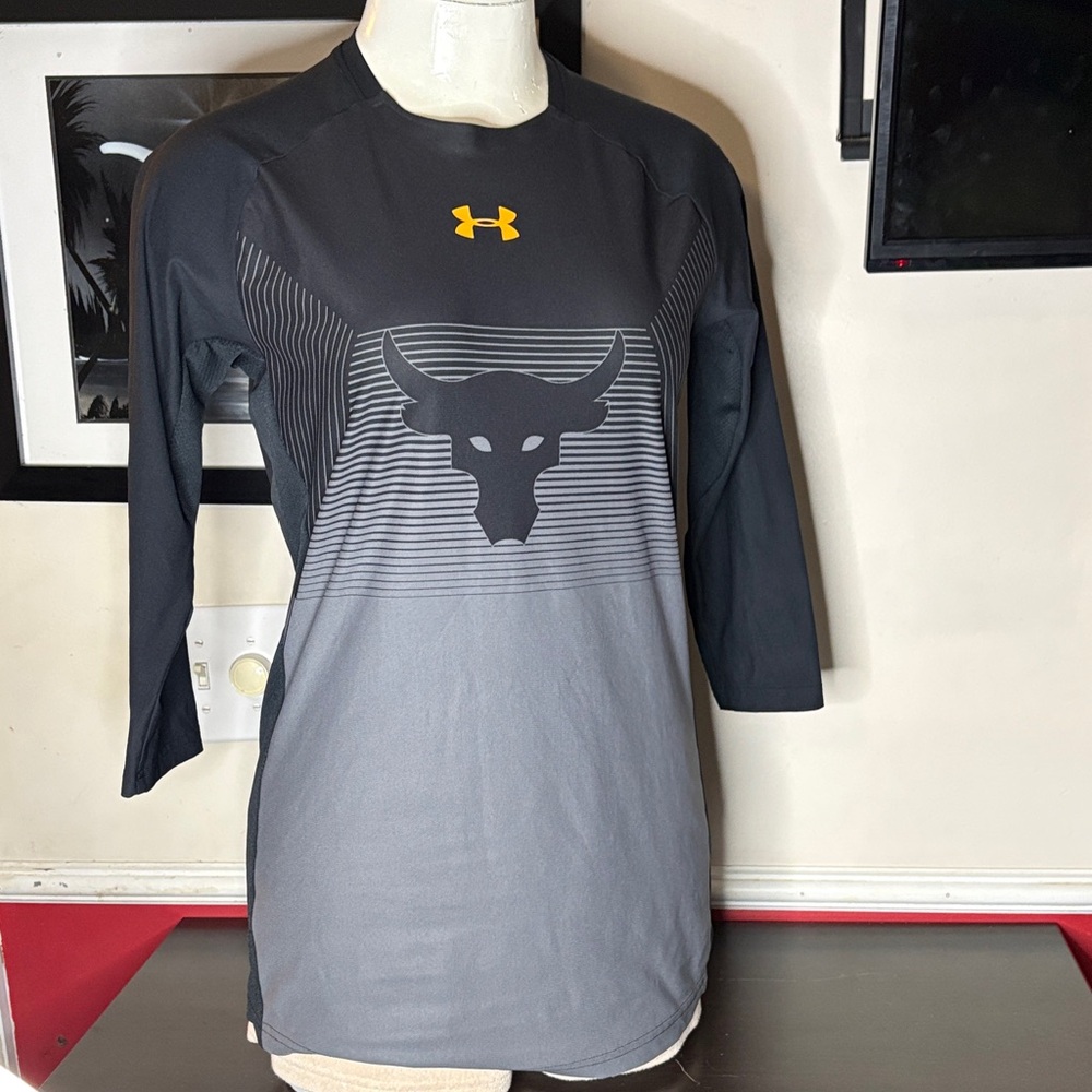 🎉Under Armour Men's Black and Gray The Rock Long Sleeve Shirt!